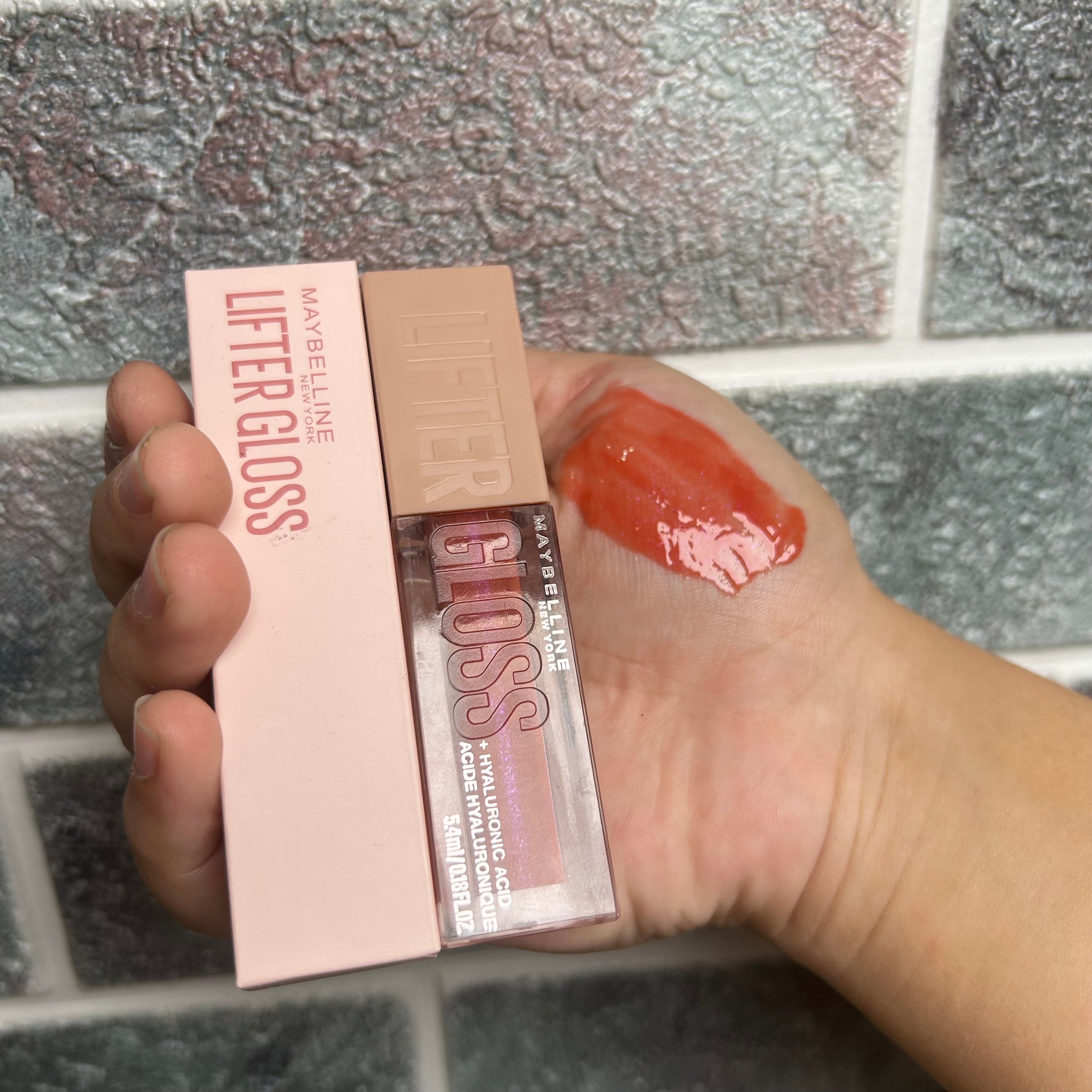 Maybelline New York Lifter Hydrating Lip Gloss