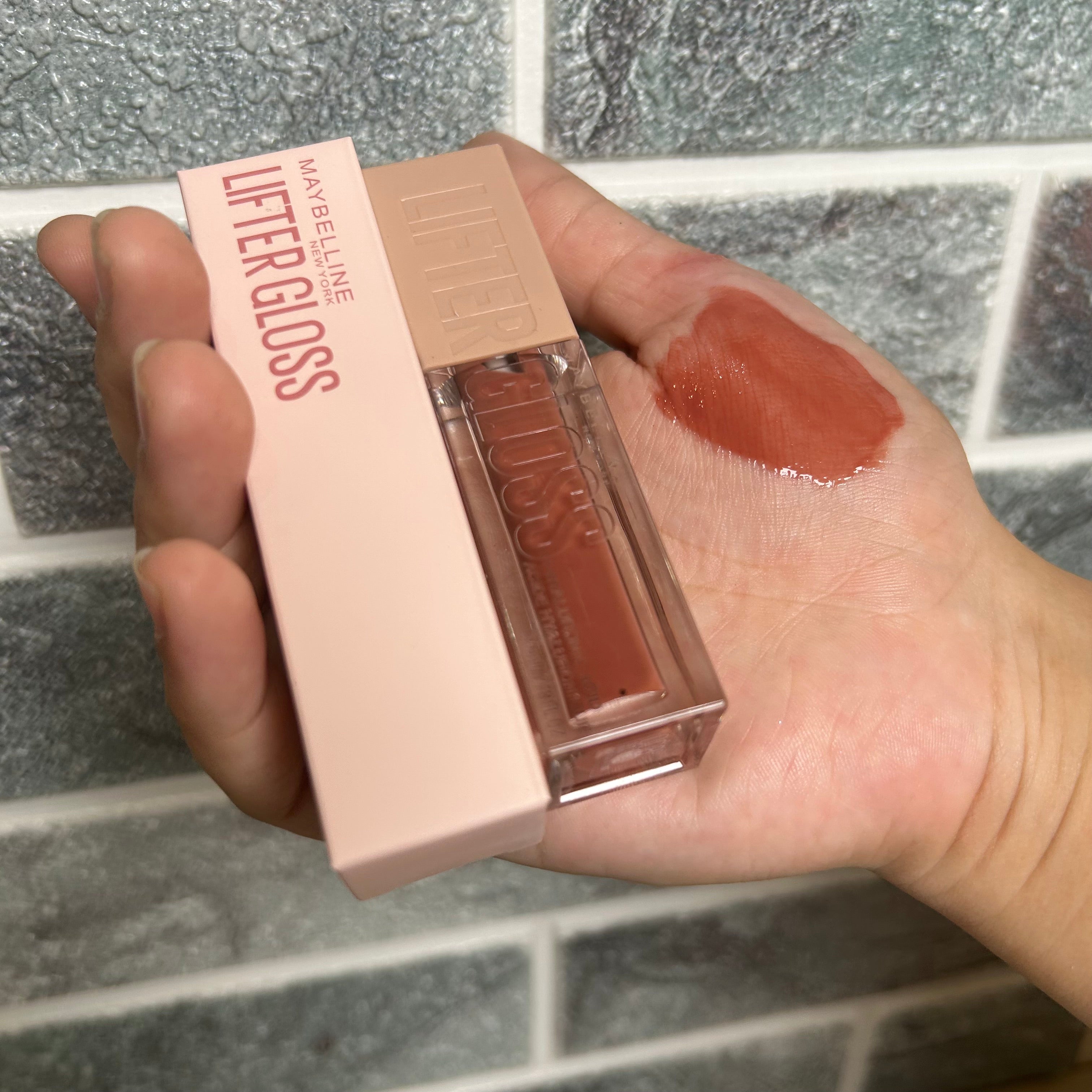 Maybelline New York Lifter Hydrating Lip Gloss